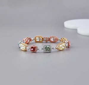 Bracelet de luxe pour femme en argent sterling massif 925 plaqué rhodium avec diamant fantaisie de couleur cultivé en laboratoire, taille poire - Product Image 1