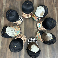 Casquette de baseball de style western de haute qualité en cuir travaillé à la main avec visière en maille et incrustation personnalisée de cartes à jouer As de Pique