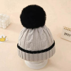 Bonnet d'hiver tendance à prix abordable, bonnet tricoté avec pompon en fourrure de grande taille, dernier design, bonnet jacquard - Product Image 2