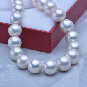 Collar de Perlas Blancas Edison de 11-13 mm, Luz Fría, Redondas Australianas, Ligeramente Imperfectas, Collar de Luz Intensa - Product Image 3