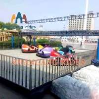 Grand équipement d'amusement extérieur : Voiture tamponneuse électrique montée sur remorque pour parcs d'attractions et fêtes foraines