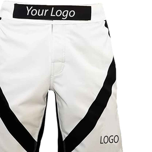 Shorts MMA blancs avec touches noires, combinaison de couleurs très demandée, pour le kickboxing, la gym et la boxe, service OEM Pakistan - Product Image 5