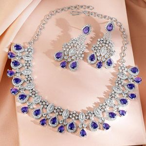 Parure de bijoux ethniques plaqués or avec collier, boucles d'oreilles et coiffe à motif floral pour femme, idéale pour les mariages et la mode - Product Image 5