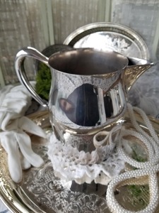 Carafe à eau en acier inoxydable grande capacité avec couvercle, pichet de service élégant en métal pour la maison, la cuisine, les restaurants, les hôtels et les mariages - Product Image 4
