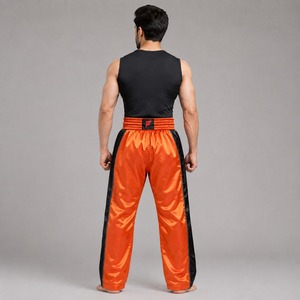 Pantalones de kick boxing transpirables hechos con tela de primera calidad que garantizan comodidad, confianza y movimiento sin restricciones todos los días. - Product Image 2