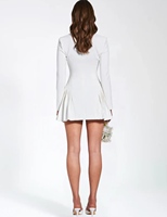 Robe blazer mini plissée sans dos Reyna White, souvent associée aux marques comme Miss Circle Pleated Side Panel Blazer Dress