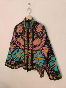 Chaqueta de terciopelo Suzani bordada a mano con arte floral folclórico, estilo bohemio étnico, abrigo de invierno para mujer, prenda vintage, idea de regalo. - Product Image 2