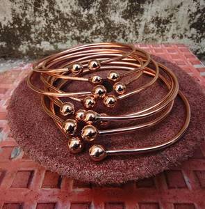 Bracelet manchette en cuivre pur fait main, en fil de cuivre massif rond, bijou de guérison artisanal en cuivre pour hommes et femmes, OEM. - Product Image 1