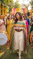 Baju Anarkali Tradisional Wanita Hitam Bordir Dengan Dupatta Warna-warni Untuk Pesta Gaya India & Pakistan Pakaian Bergaya