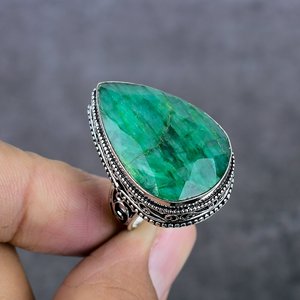 Anillo de Plata Hecho a Mano con Esmeralda Sintética en Forma de Pera, con Filigrana Vintage y Engaste de Canal, Ideal para Citas, Bodas y Fiestas, Regalo - Product Image 1