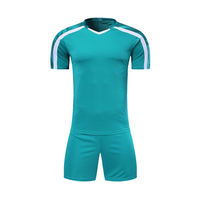 Ensemble de maillot et short de football confortable pour l'entraînement, conception OEM, couleur personnalisée, imprimé sur le devant, respirant, haute qualité