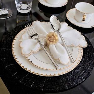 Servilleta de mesa elegante de algodón beige con borde festoneado para cenas, bodas y restaurantes - Product Image 5
