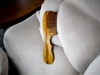 Peigne en bois de luxe fait main, écologique et imperméable, à dents larges, pour démêler les cheveux et coiffer la barbe, idéal pour les salons de coiffure et les barbiers