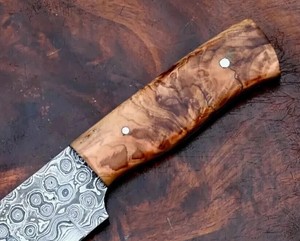 Couteau de chasse Skinner à lame fixe en acier Damas fait main, pointe droite, manche ergonomique en bois d'olivier, personnalisable OEM ODM pour le camping - Product Image 2