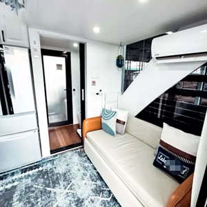 บ้านลอยน้ำ Glamni รุ่น FH60 โครงสร้างเหล็ก |   บ้านพักตากอากาศสไตล์วิลล่าสมัยใหม่บนเรือ |   บ้านลอยน้ำสุดหรูพร้อมพลังงานแสงอาทิตย์ - Product Image 4