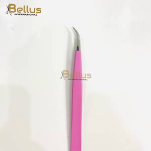Pinzas Profesionales para Pestañas Bellus International de Acero Inoxidable con Punta Plateada Lisa y Agarre de Diamante Antiestático - Product Image 3