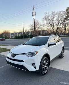 โตโยต้า RAV4 XLE ปี 2017 ภายในสีเข้ม เบาะหนัง เกียร์อัตโนมัติ พวงมาลัยซ้าย ขนาดยาง R17 ใช้แก๊ส/ไฟฟ้า สภาพมือสอง - Product Image 1