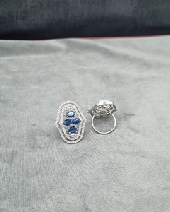 Anillo de diamantes americanos con incrustaciones de piedras ovaladas y en forma de pera para mujer, ideal para recepciones y fiestas, anillos llamativos plateados para mujer. - Product Image 3