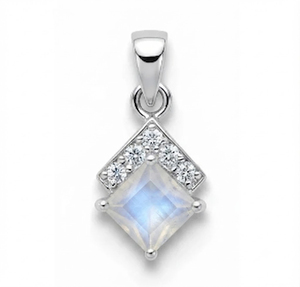 Pendentif en argent 925 plaqué rhodium avec pierre de lune géométrique, taille princesse, sertissage griffe, fait main, design solitaire classique, unisexe - Product Image 1