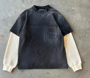 เสื้อยืดคอตตอนย้อมสีแบบแอซิดวอช แขนยาวสองชั้น สไตล์สตรีทแวร์สำหรับผู้ชาย มีกระเป๋าหน้า - Product Image 1