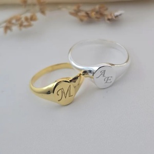 Anillo con Iniciales Personalizadas |   Iniciales Personalizadas |   Marcado con 925 |   Regalo de San Valentín |   Regalo para ella |   Anillo de Sello Rosa |   Espalda Sólida - Product Image 3
