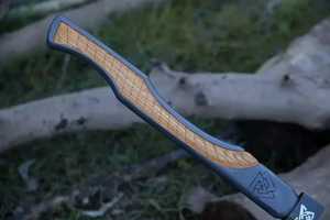 Hacha Tomahawk Hecha a Mano por BA Enterprises, Acero con Alto Contenido de Carbono, Hacha para Acampar al Aire Libre, Mango de Madera de Fresno, Hacha de Supervivencia, Funda de Cuero 1 - Product Image 4