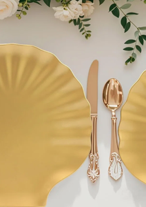 Assiette de service décorative en métal doré de style nordique en forme de coquille pour banquets, traiteurs et événements - Product Image 4