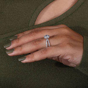 แหวนหมั้นเพชรเม็ดกลมแบบรัศมีวงแหวนเคลือบด้วยทองคำขาวที่ไม่เหมือนใครเหมาะสำหรับงานแต่งงานหรือของขวัญครบรอบ - Product Image 4