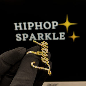Colgante con Nombre Personalizado de Plata 925, Chapado en Oro de 18K y Oro Rosa, con Moissanita VVS y Micro Pavé, Letra Romántica Estilo Script, Amuleto de Moda para Fiesta - Product Image 2