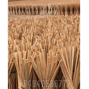 Mango de escoba recubierto de PVC de madera de eucalipto duradero respetuoso con el medio ambiente Suministro a granel de alta calidad Sin tornillo Buen precio Paquete de 30 piezas por paquete - Product Image 1