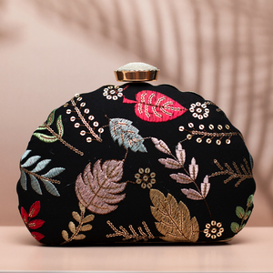 Pochette de soirée noire brodée multi-motifs, sac à main de créateur pour femme, idéal pour les mariages et occasions spéciales - Product Image 1
