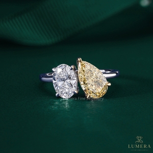 Bague de fiançailles personnalisée ovale et poire Toi et Moi avec diamant de laboratoire, diamant poire jaune fantaisie, or blanc 14K 18K, bijoux fins - Product Image 1