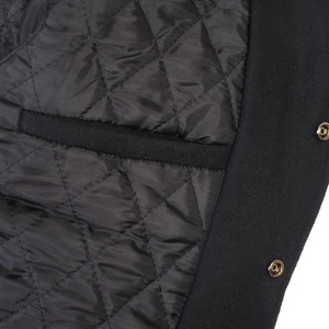 Veste bomber universitaire en laine noire avec manches en cuir noir, style décontracté pour hommes et femmes - Product Image 4