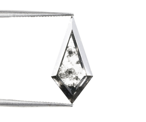 เพชรทรงว่าวโบราณ OM GEMS น้ำหนัก 1.60 กะรัต ทรงเกลือพริกไทย เจาะด้วยเลเซอร์ เพชรเลี้ยงในห้องปฏิบัติการ เพชรเกลือพริกไทยสั่งทำพิเศษ - Product Image 3