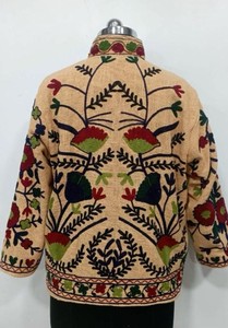 Veste en coton écologique brodée de fleurs avec col montant et fermeture à points ouverts, style hiver Prairie Chic, vêtements d'extérieur pour femmes - Product Image 3