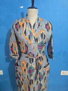 Robe de nuit style kimono en coton indien imprimé Ikkat, robe longue faite à la main, peignoir pour femmes - Product Image 1