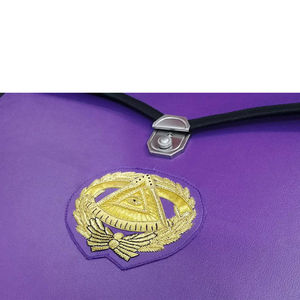 Estuche Rígido de Cuero Masónico NESTA SPORTS, Forma Cuadrada, Asa de Rexene Negra Resistente, Opción de Cierre en Ambos Lados - Product Image 4