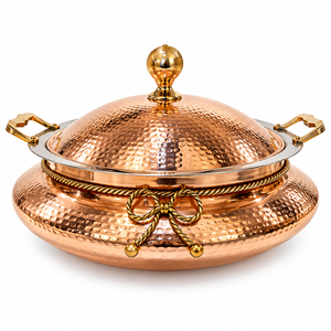 Olla para calentar alimentos Royal de acero inoxidable martillado, sostenible y duradera, con acabado espejo, asas y tapa doradas, para uso en fiestas - Product Image 1
