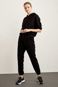 Conjunto Deportivo Informal de Moda para Mujer, Talla Grande, Transpirable, Diseño de 2 Piezas, Top Corto con Capucha y Pantalones Jogger, Logotipo Personalizado OEM - Product Image 6