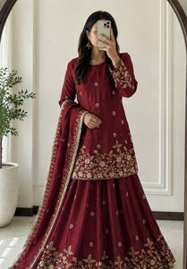 Ensemble Kurta et Jupe en Organza Bourgogne de Luxe avec Dupatta Festonné – Prêt à Expédier – Tenues Traditionnelles Indiennes de Mariée – Vente en Gros pour Fêtes - Product Image 2