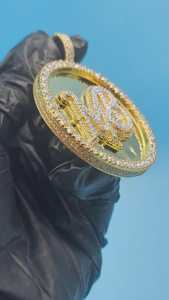 จี้เพชรโมซานไนต์แบบ Iced Out สองสี เงินแท้ 925 ชุบทอง 18k จี้ตัวอักษรชื่อแบบฮิปฮอป สั่งทำได้ตามต้องการ - Product Image 3