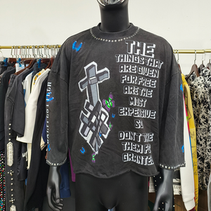 Camiseta Gráfica Oversize Premium con Estampado Urbano Personalizado y Detalles Tachonados, Ajuste Holgado, Algodón Pesado, Ropa de Moda Urbana - Product Image 4