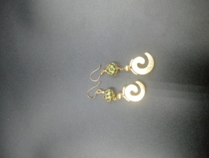 Boucles d'oreilles créoles ethniques plaquées or Amaira Jewels, perles de jade, imitation perle, géométriques, bijoux de fête pour femmes, perles de corail, vintage - Product Image 6