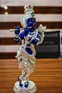 Ídolo de Krishna Hecho a Mano en Plata 999 con Diseño Art Deco Premium, con Flauta, para Templo en Casa y Decoración Espiritual de Lujo, Bodas y Diwali - Product Image 4