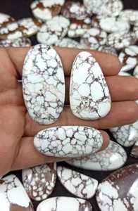 Cabochon en magnésite naturelle motif cheval sauvage, pierres précieuses en vrac, formes variées pour la fabrication de bijoux - Product Image 3