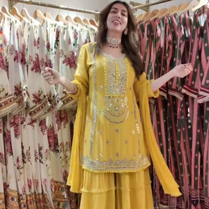 Traje de Mujer TOP SHARARA con Dupatta, Tela Foux Georgette, Bordado con Hilos de 9mm y Lentejuelas, Estilo Vintage para Fiesta, Largo hasta la Rodilla - Product Image 1