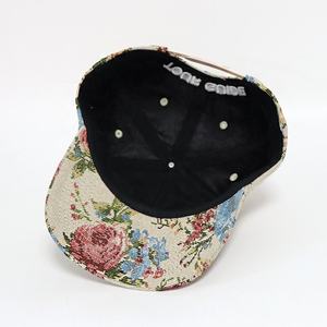 Casquette Snapback Unisexe à 6 Panneaux Imprimée Rayée, Style Urbain, Logo Brodé sur le Panneau Avant, Décontractée, 100% Coton, Vente en Gros - Product Image 3