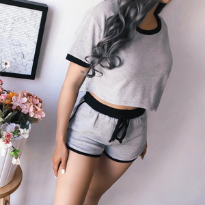 Ensemble haut court et short en molleton gris pour femme, col rond, manches courtes, couleur unie, décontracté, avec cordon de serrage et poches latérales, tenue d'hiver - Product Image 2