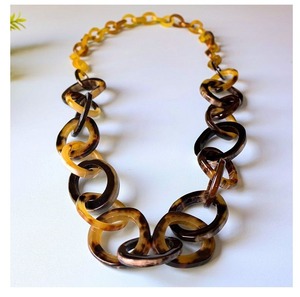 สร้อยคอทำมือจากเขาสัตว์ ดีไซน์โดดเด่นเป็นธรรมชาติ เหมาะสำหรับอินฟลูเอนเซอร์ด้านแฟชั่นและคอลเลกชันเครื่องประดับสมัยใหม่ - Product Image 6