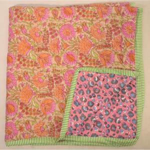 Couverture matelassée pour bébé faite à la main, literie réversible en coton à motifs floraux, décoration de chambre d'enfant bohème, cadeau pour bébé - Product Image 5